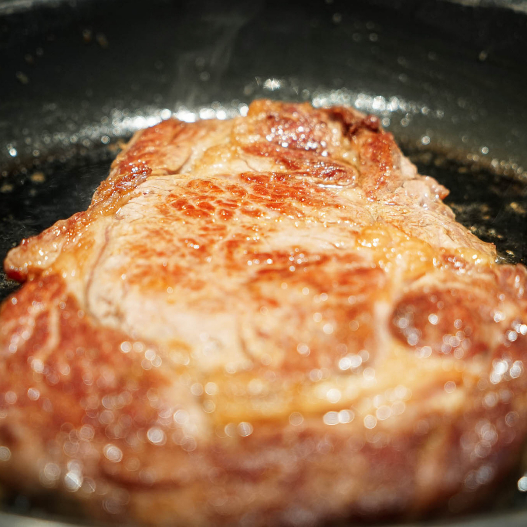 Steak doré poêlé — cuisson à point